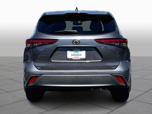 Used 2022 Toyota Highlander L image 5