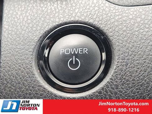 Used 2025 Toyota Camry SE image 23