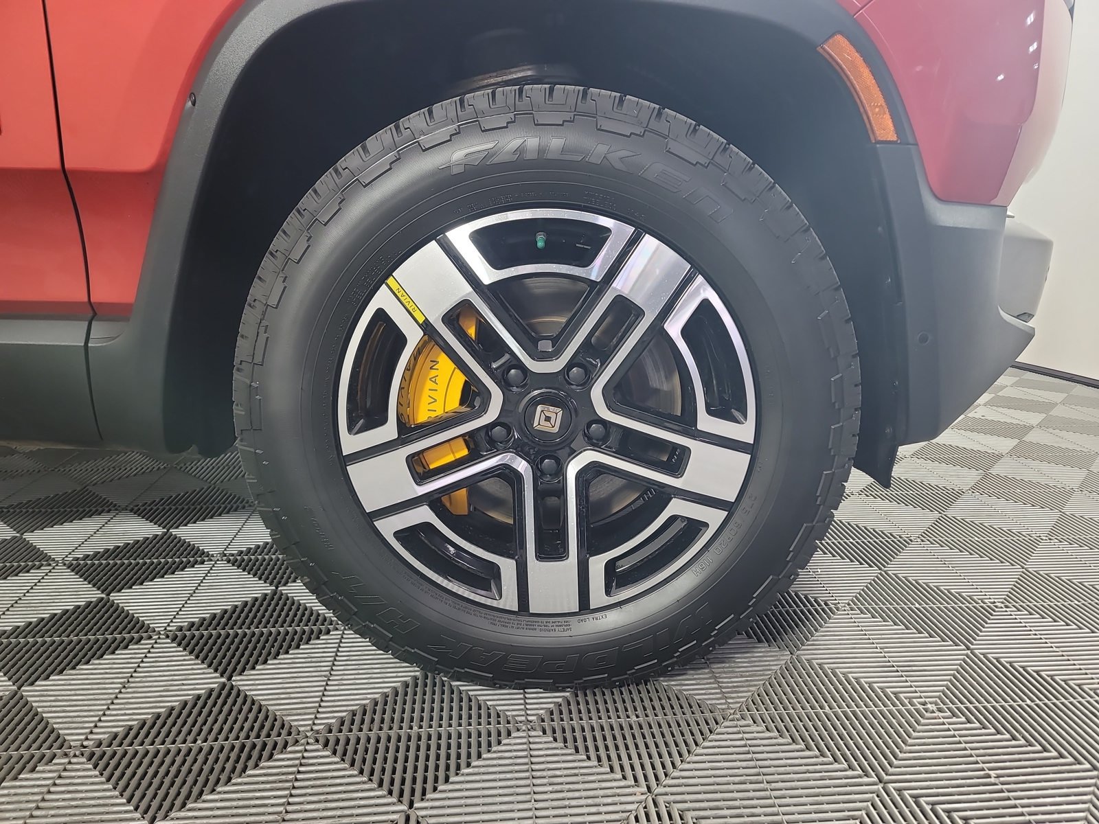 Used 2023 Rivian R1S Launch Edition Quad AWD/4WD image 11