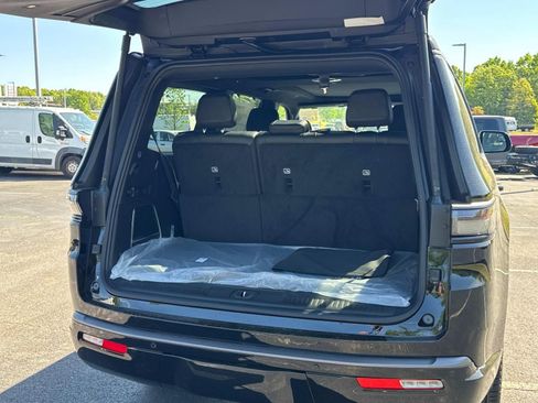 New 2026 Jeep Grand Wagoneer Limited AWD/4WD image 13