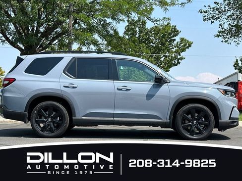 Used 2025 Honda Pilot Black Edition image 3