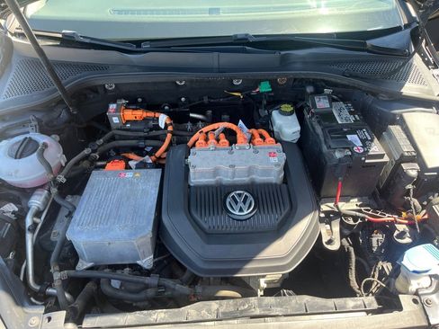 Used 2016 Volkswagen e-Golf SE w/ DC Fast Charging Package FWD image 13