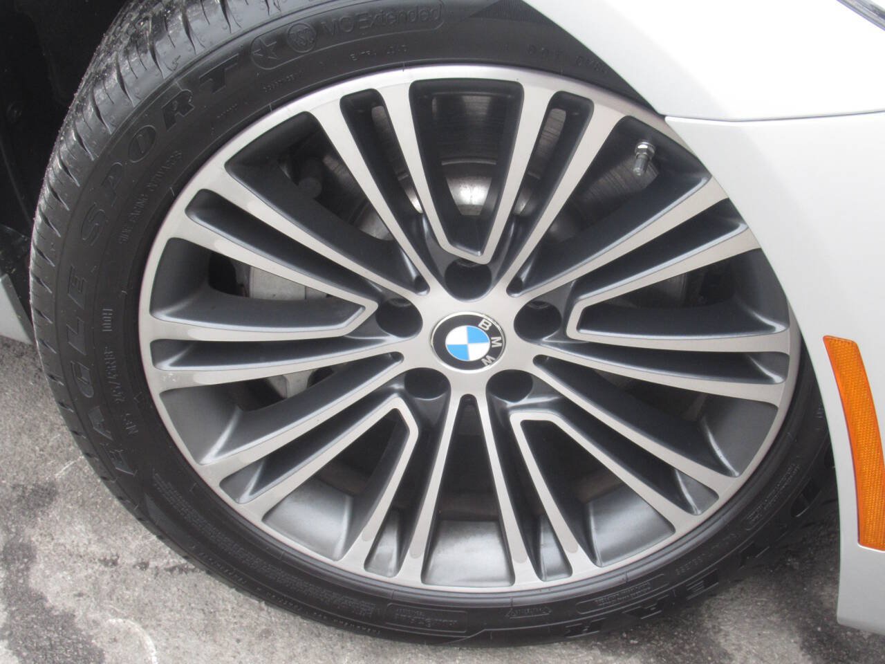 Used 2018 BMW 530i xDrive w/ Premium Package AWD/4WD image 5