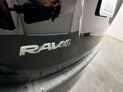 Used 2015 Toyota RAV4 LE image 28