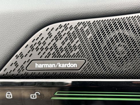 Used 2025 BMW 530i xDrive w/ M Sport Package image 21