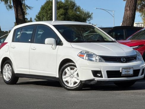 Used 2011 Nissan Versa 1.8 S FWD image 2