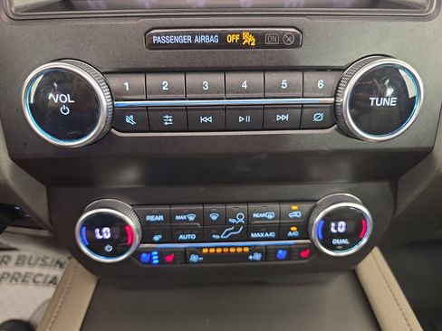 Used 2019 Ford Expedition Max XLT w/ Equipment Group 202A AWD/4WD image 30