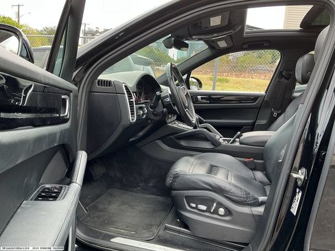 Used 2019 Porsche Cayenne AWD/4WD image 5