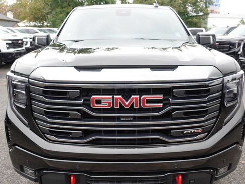 Used 2024 GMC Sierra 1500 AT4 w/ AT4 Preferred Package image 6