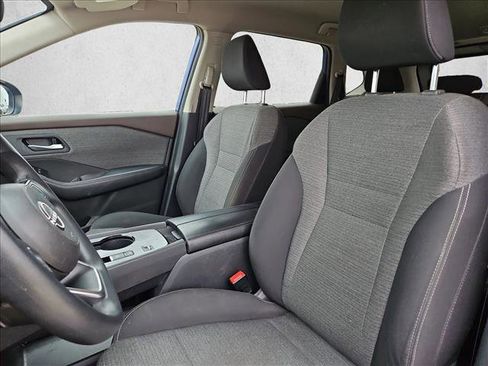 Used 2023 Nissan Rogue SV image 10