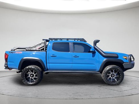 Used 2019 Toyota Tacoma TRD Off-Road w/ Technology Package AWD/4WD image 6