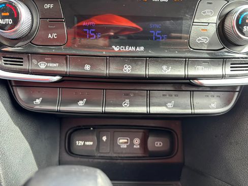 Used 2019 Hyundai Santa Fe Limited w/ Cargo Package image 24