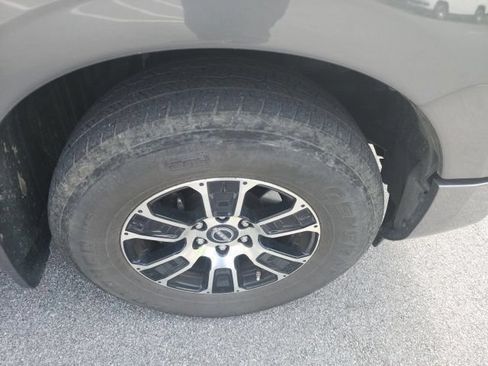 Used 2023 Nissan Titan SV w/ SV Convenience Package AWD/4WD image 11