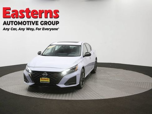 Used 2023 Nissan Altima 2.5 SR w/ SR Premium Package FWD image 55