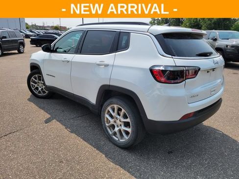 Used 2023 Jeep Compass Latitude AWD/4WD image 5