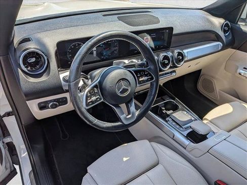 Certified 2022 Mercedes-Benz GLB 250 4MATIC image 9