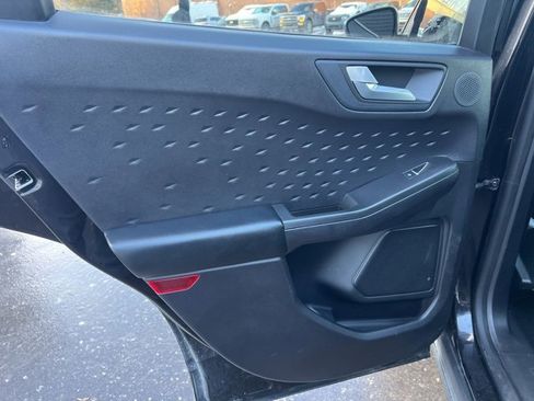 Used 2020 Ford Escape Titanium image 17