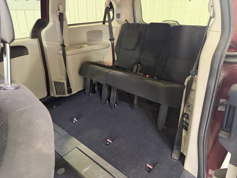 Used 2014 Dodge Grand Caravan SXT w/ Rear Park Assist Package FWD image 10