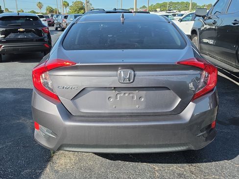 Used 2018 Honda Civic EX image 5
