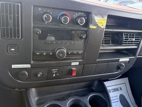 Used 2011 Chevrolet Express 2500 RWD image 17
