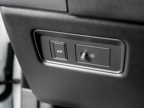 Used 2019 Land Rover Range Rover Sport HSE image 39