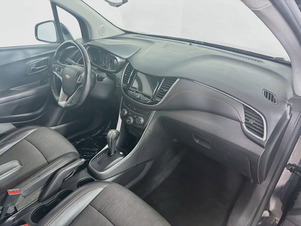 Used 2019 Chevrolet Trax LT w/ LT Convenience Package AWD/4WD image 26
