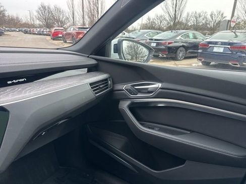 Used 2023 Audi e-tron Premium Plus w/ Premium Plus Package image 29