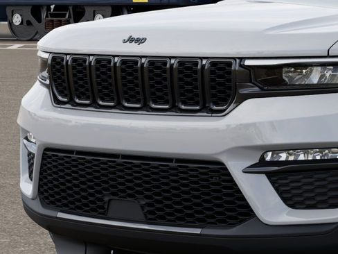 New 2025 Jeep Grand Cherokee Limited image 12