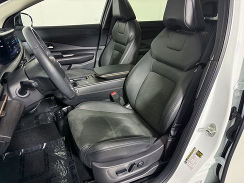 Used 2025 Nissan Ariya EVOLVE+ e-4ORCE image 16