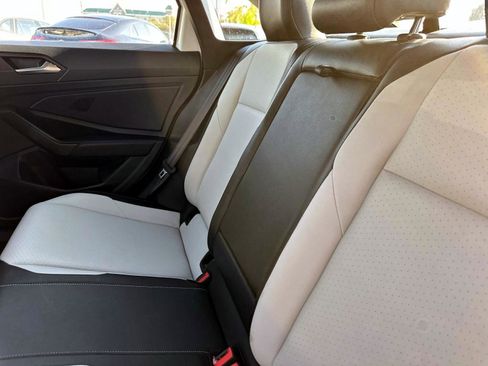 Used 2019 Volkswagen Jetta R-Line image 12