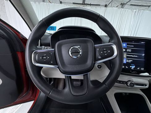 Used 2019 Volvo XC40 T4 Momentum FWD image 25