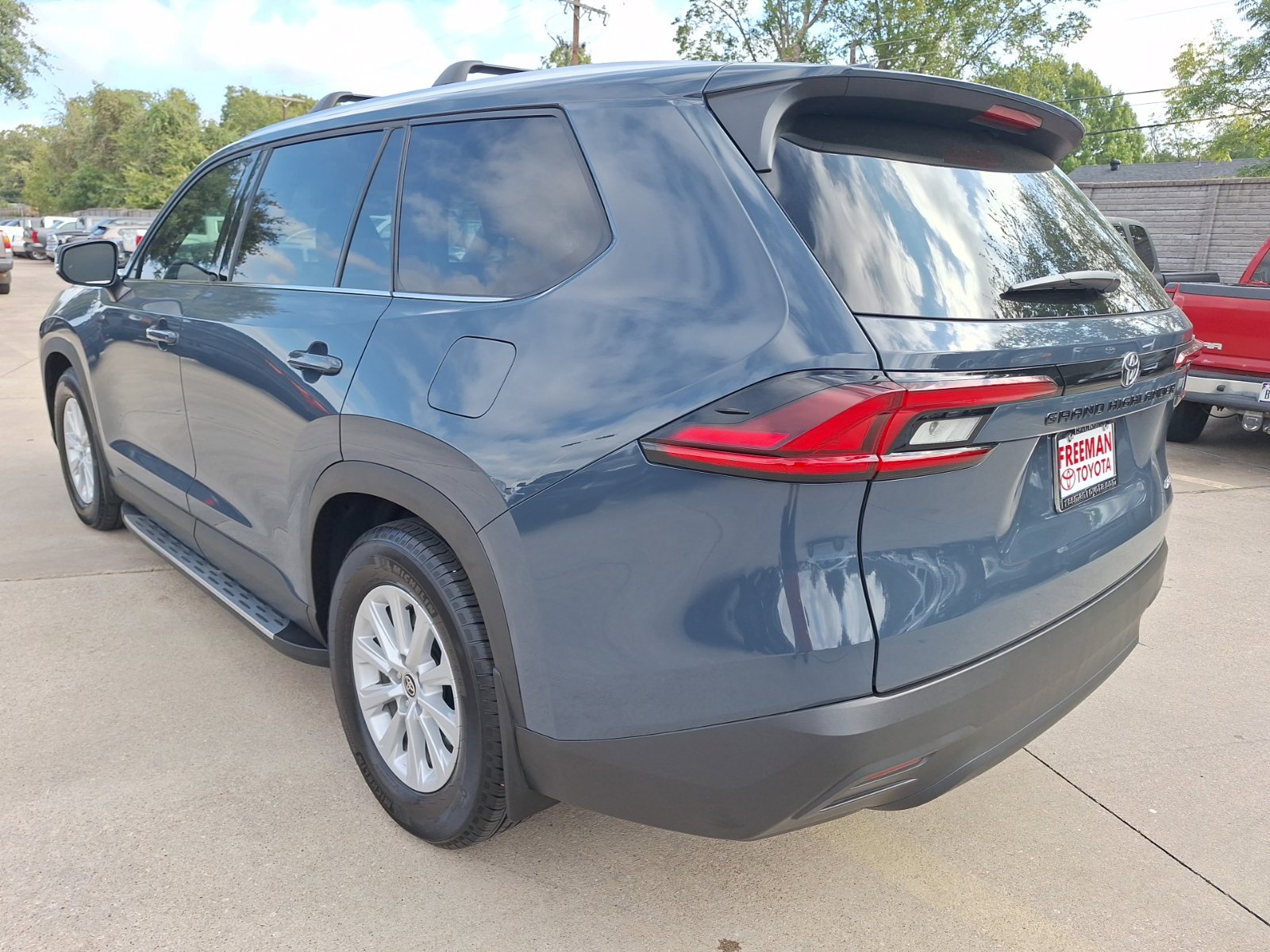 Used 2026 Toyota Grand Highlander FWD image 4