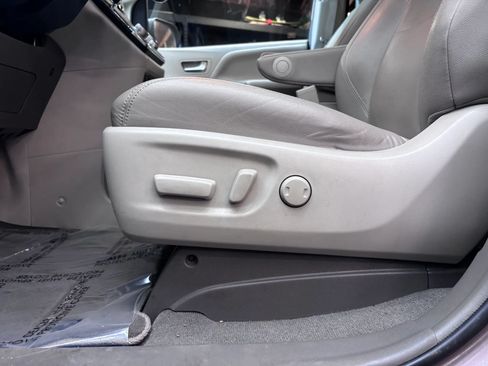 Used 2019 Toyota Sienna XLE w/ XLE Navigation Package AWD/4WD image 10