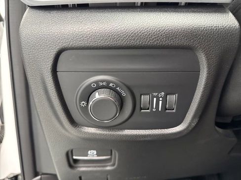 Used 2024 Jeep Grand Cherokee Altitude AWD/4WD image 40