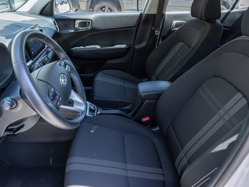 Used 2025 Hyundai Venue SEL FWD image 19
