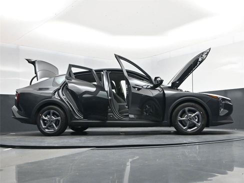 New 2025 Kia K4 LXS image 21