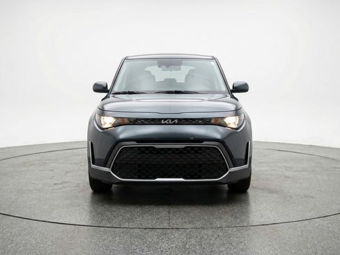Used 2025 Kia Soul LX w/ LX Technology Package FWD image 2