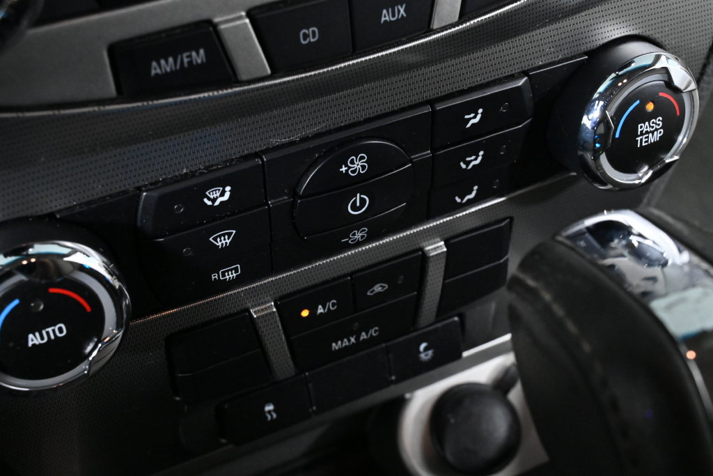 Used 2010 Ford Fusion Hybrid FWD image 18
