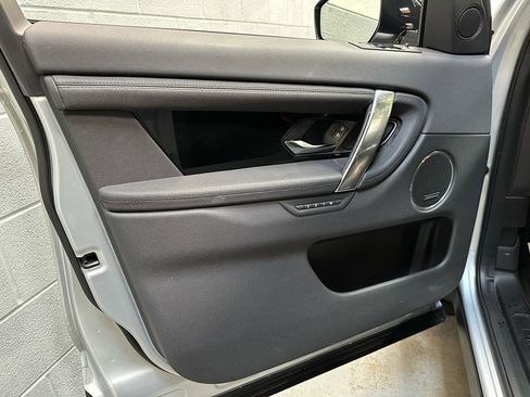 Used 2023 Land Rover Discovery Sport SE image 15