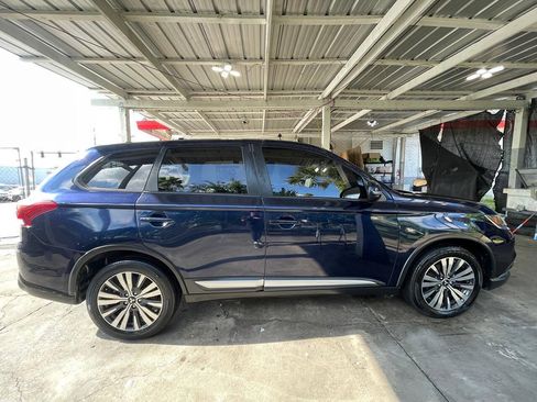 Used 2019 Mitsubishi Outlander SE FWD image 3