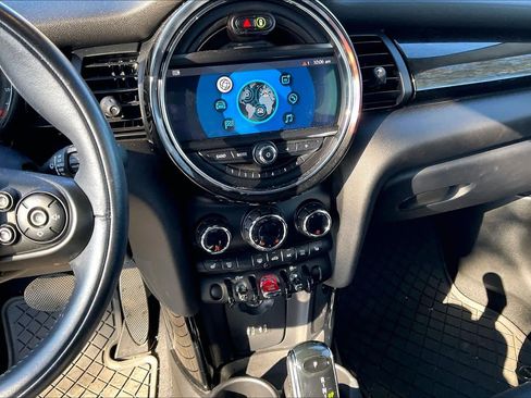 Used 2020 MINI Cooper 2-Door Hardtop image 9