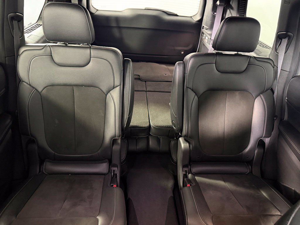 Used 2023 Jeep Grand Cherokee L Laredo AWD/4WD image 20
