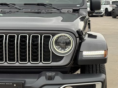 Used 2025 Jeep Wrangler Unlimited Sahara AWD/4WD image 12