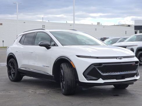 Used 2024 Chevrolet Equinox EV RS image 15