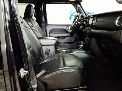 Used 2021 Jeep Wrangler Unlimited Sahara w/ Cold Weather Group AWD/4WD image 11