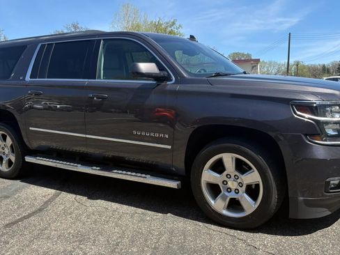 Used 2018 Chevrolet Suburban LT w/ LT Signature Package AWD/4WD image 12