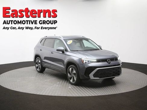 Used 2025 Volkswagen Taos SE AWD/4WD image 48