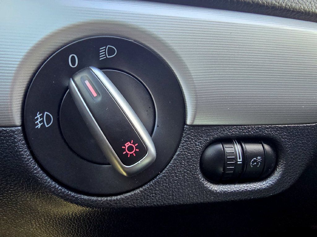 Used 2014 Volkswagen Jetta GLI Autobahn FWD image 20