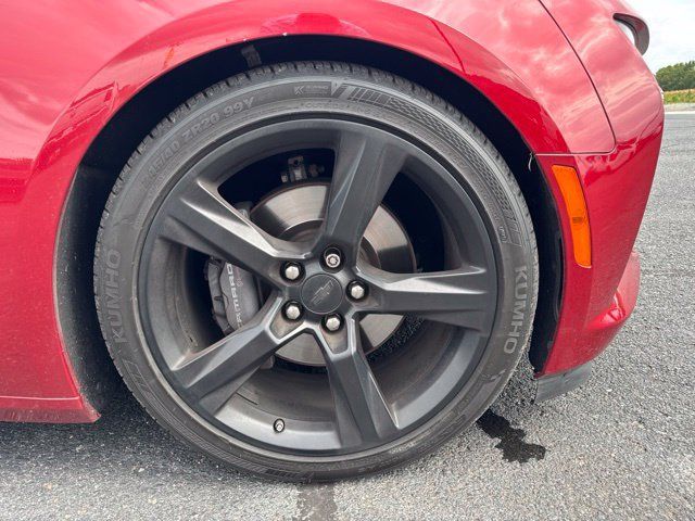 Used 2018 Chevrolet Camaro SS RWD image 4