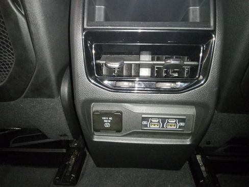 Used 2024 Jeep Grand Cherokee Altitude AWD/4WD image 9